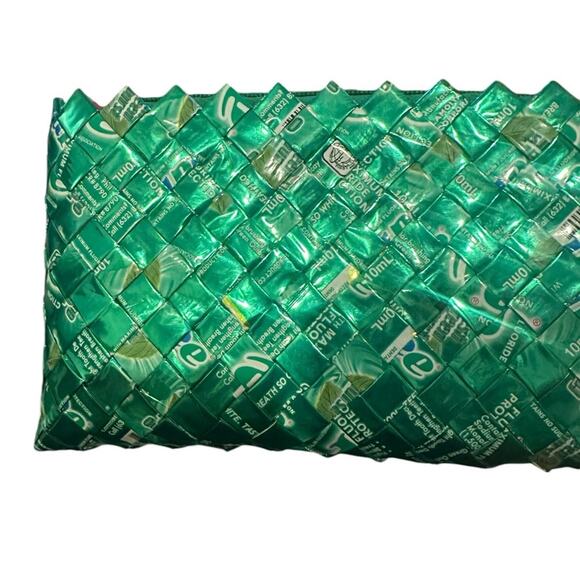Recycled green gum wrapper clutch - Picture 1 of 7